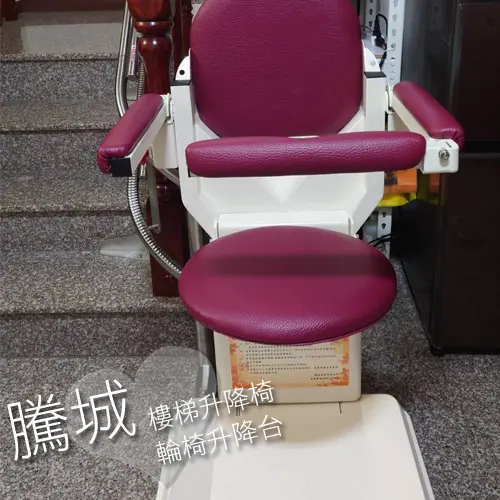 台中周家安裝騰城樓梯升降椅讓家人用爬梯機器上下樓梯