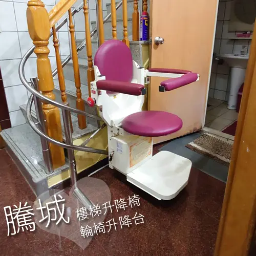 為台中邱家安裝軌道式爬梯機讓家人輕鬆爬樓梯-騰城樓梯升降椅