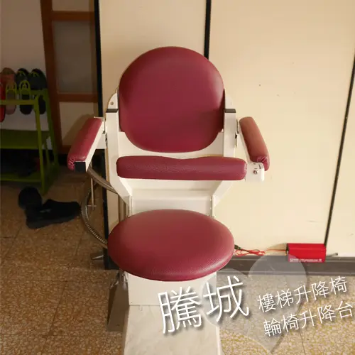 台南豪窄樓梯升降椅-讓家人輕鬆爬梯的電動樓梯機
