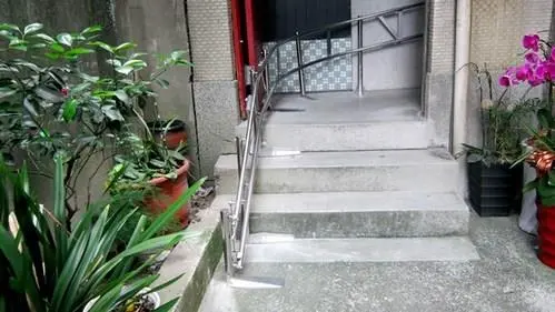 外彎型樓梯升降椅