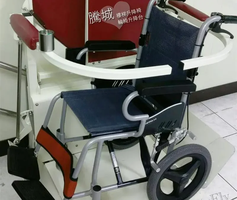 最小型可乘輪椅之樓梯升降平台CF150台中朱先生