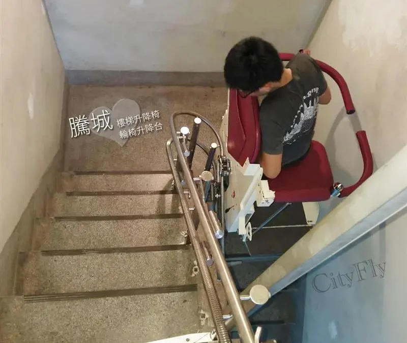 最小型可乘輪椅之樓梯升降平台CF150台中林先生