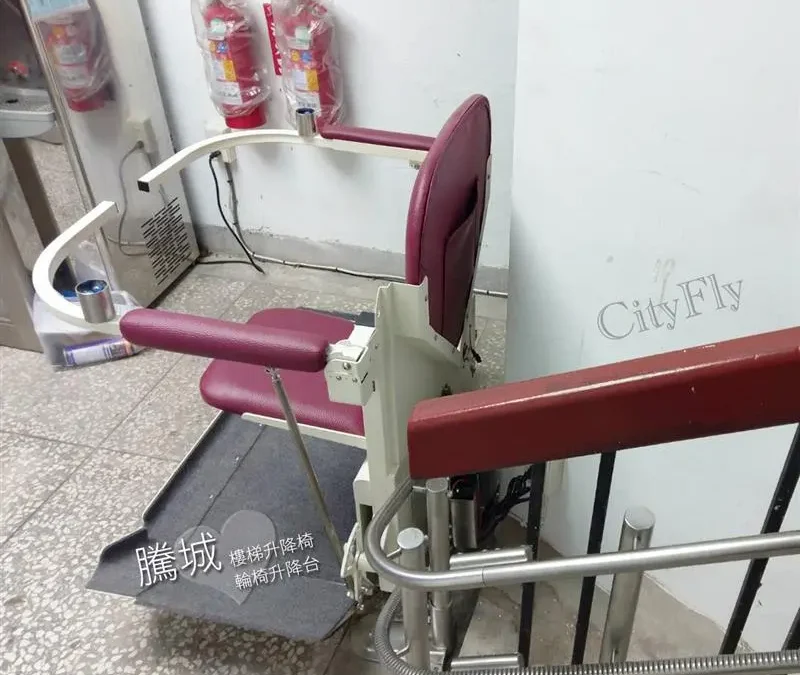 最小型可乘輪椅之樓梯升降平台CF150宜蘭海事學校
