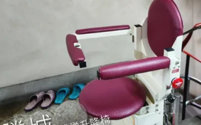 樓梯升降椅讓台中謝媽媽輕鬆上下樓梯-騰城家用爬梯升降機
